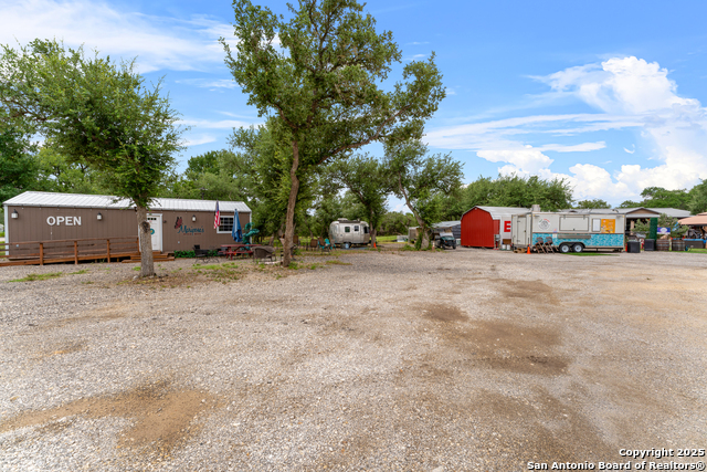 Listing photo id 59 for 33855 Blanco