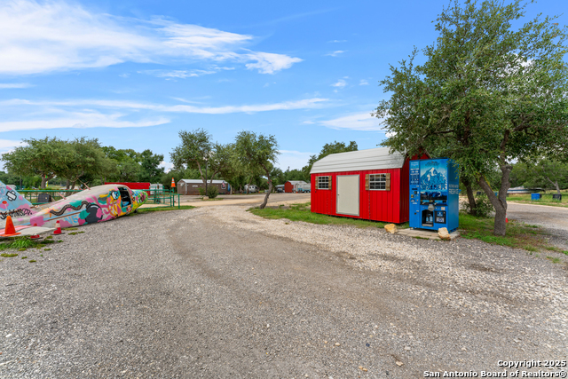 Listing photo id 60 for 33855 Blanco