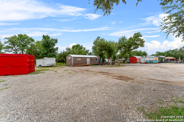 Listing photo id 61 for 33855 Blanco