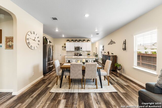 Listing photo id 8 for 3402 Angus Creek