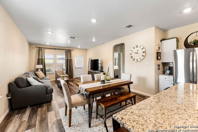 Listing photo id 9 for 3402 Angus Creek