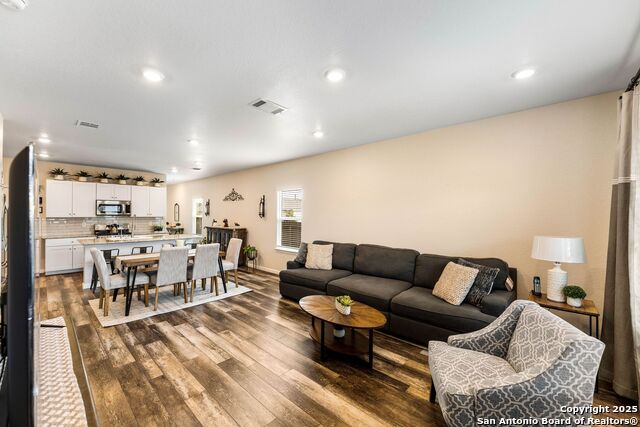 Listing photo id 13 for 3402 Angus Creek