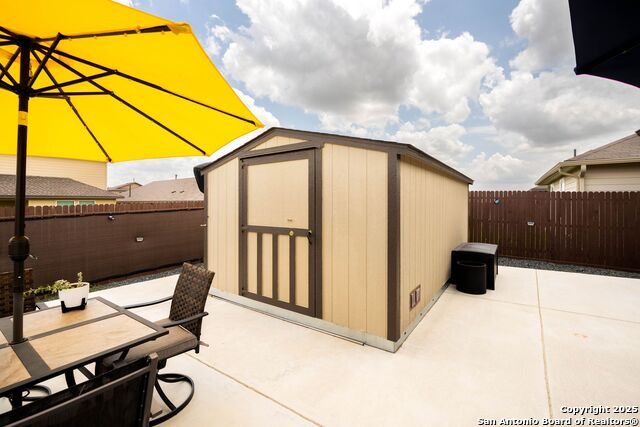 Listing photo id 33 for 3402 Angus Creek