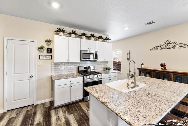 Listing photo id 3 for 3402 Angus Creek