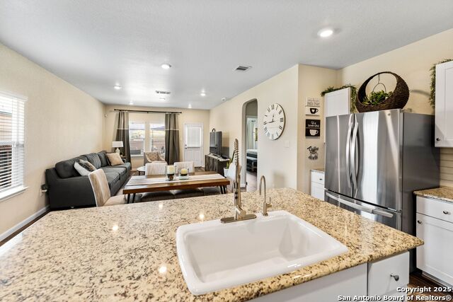 Listing photo id 5 for 3402 Angus Creek