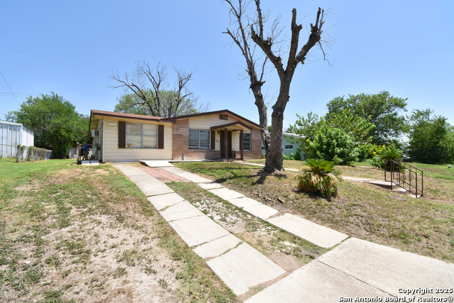 Image 2 of 6 For 519 Sprucewood Lane