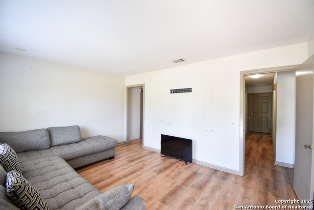 Image 5 of 6 For 519 Sprucewood Lane