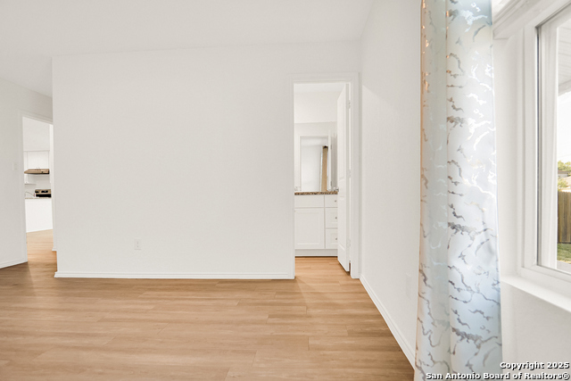 Listing photo id 13 for 8038 Chanting Bend