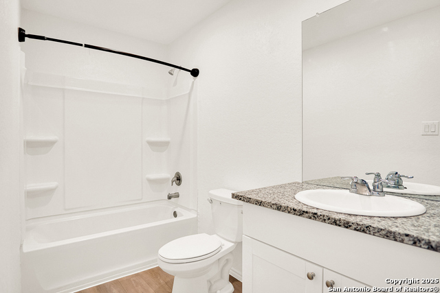 Listing photo id 14 for 8038 Chanting Bend