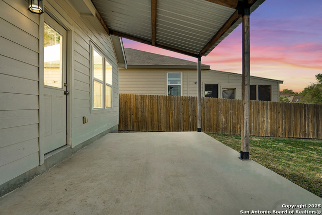 Listing photo id 17 for 8038 Chanting Bend