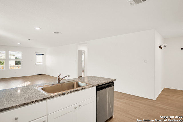 Listing photo id 3 for 8038 Chanting Bend