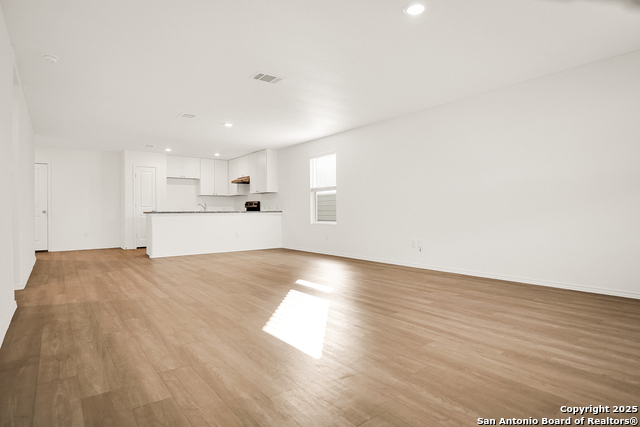 Listing photo id 5 for 8038 Chanting Bend