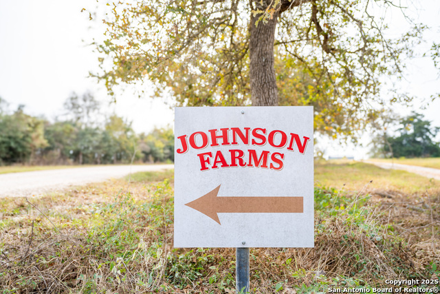 Listing photo id 10 for 956 Johnson Farms