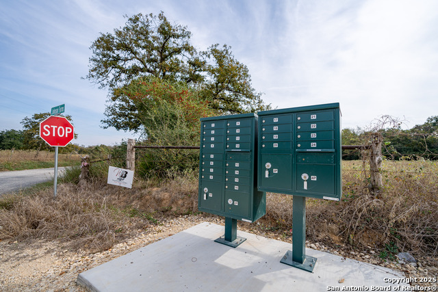 Listing photo id 11 for 956 Johnson Farms