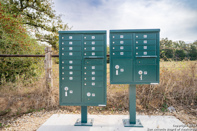 Listing photo id 12 for 956 Johnson Farms