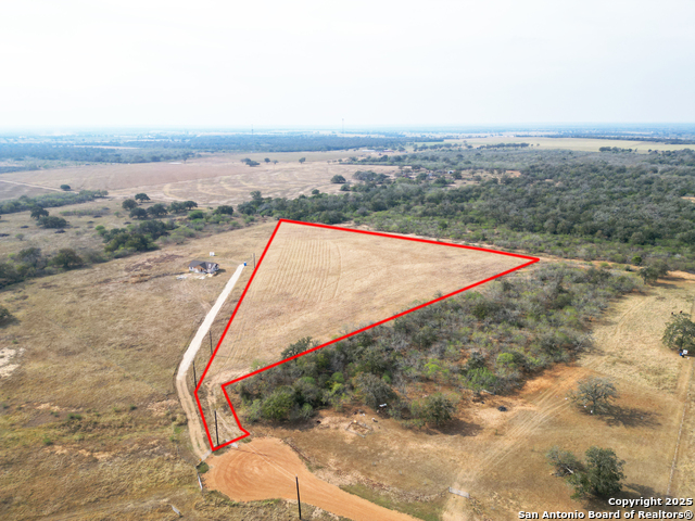 Listing photo id 14 for 956 Johnson Farms