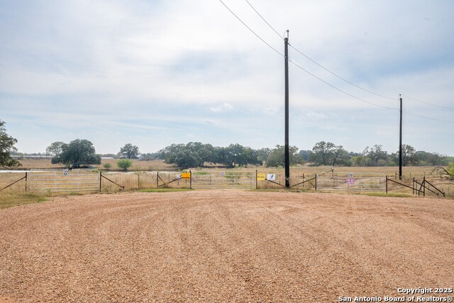 Listing photo id 1 for 956 Johnson Farms