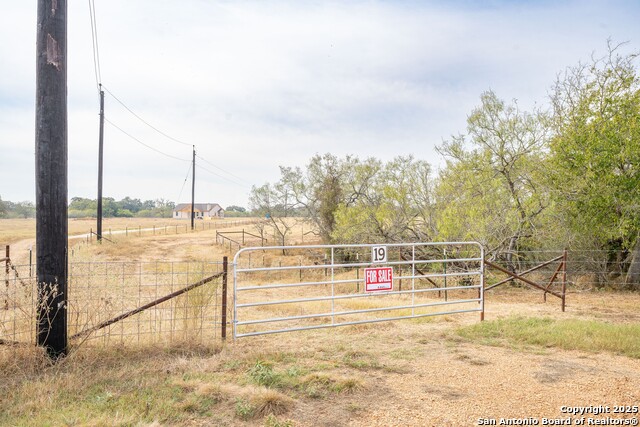 Listing photo id 2 for 956 Johnson Farms