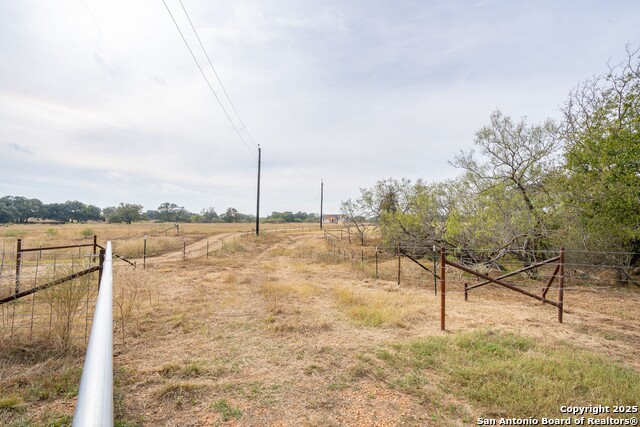 Listing photo id 3 for 956 Johnson Farms