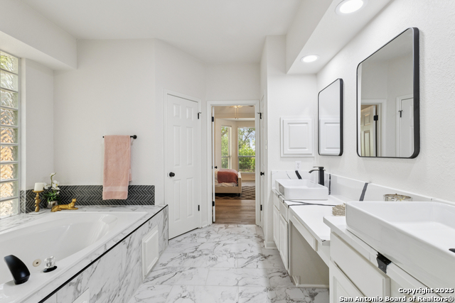 Image 24 of 51 For 2023 Flint Oak