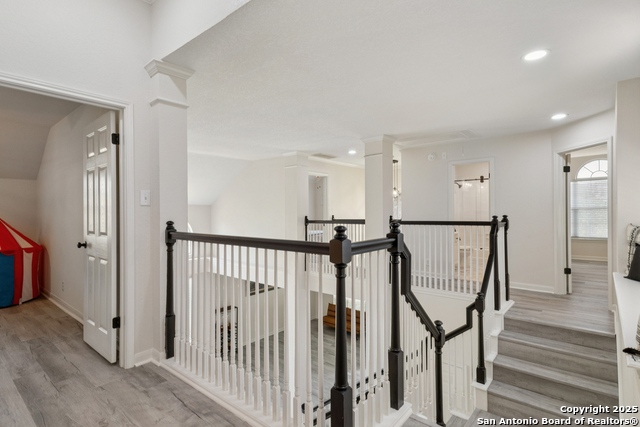 Image 31 of 51 For 2023 Flint Oak