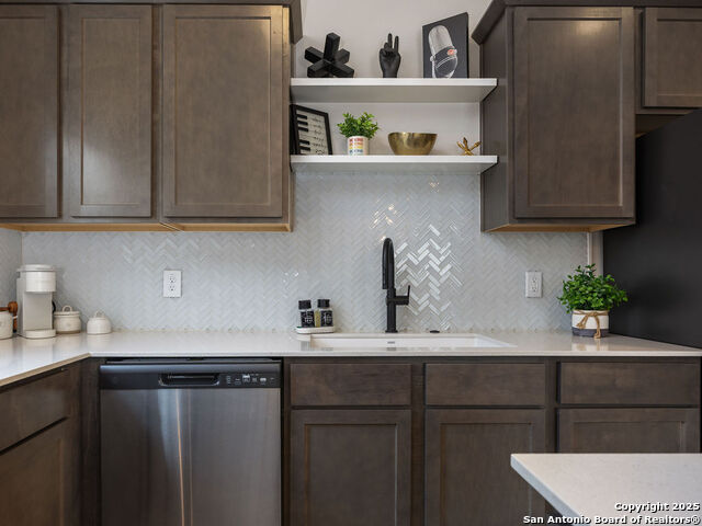 Image 4 of 41 For 411 Ira  1101