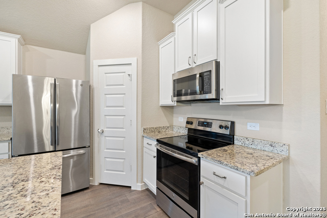 Listing photo id 8 for 7503 Coffee  