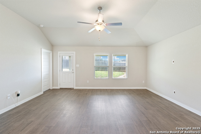 Listing photo id 12 for 7503 Coffee  