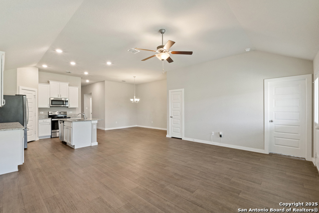 Listing photo id 13 for 7503 Coffee  