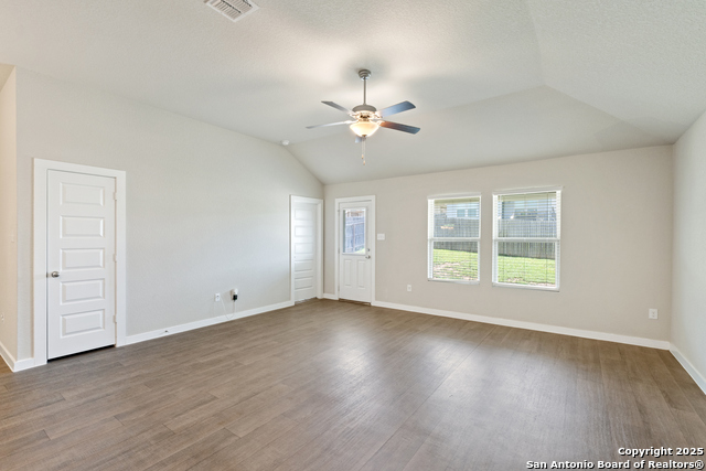 Listing photo id 14 for 7503 Coffee  