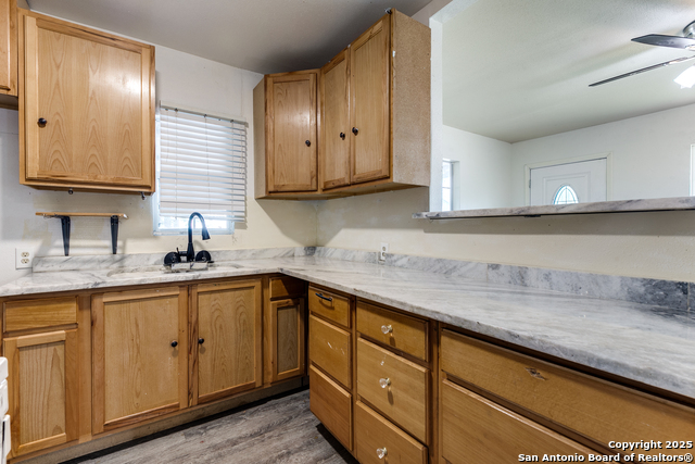 Listing photo id 9 for 410 Dickson W