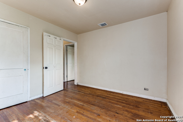 Listing photo id 14 for 410 Dickson W