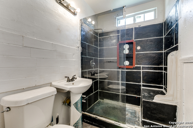 Listing photo id 18 for 410 Dickson W