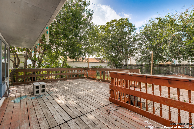 Listing photo id 19 for 410 Dickson W