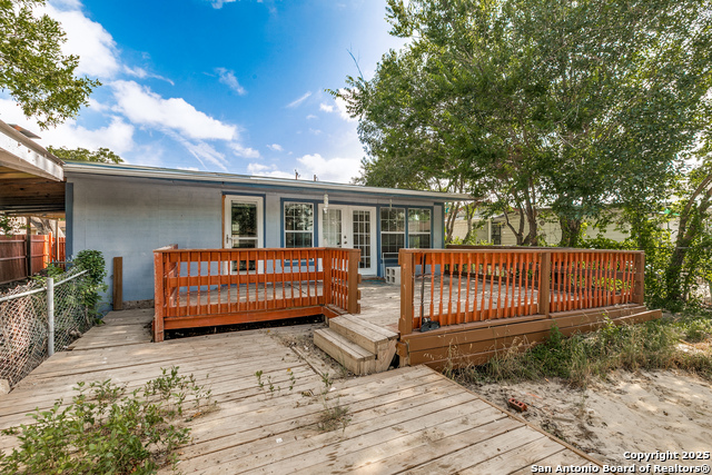Listing photo id 21 for 410 Dickson W