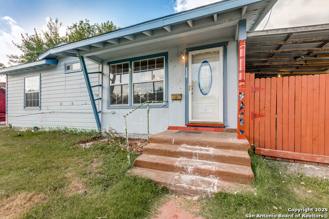 Listing photo id 1 for 410 Dickson W