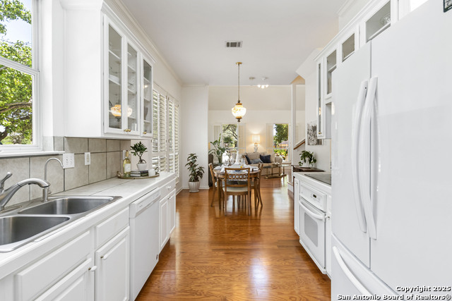 Image 18 of 38 For 2212 Cotton Blvd