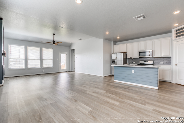 Image 7 of 22 For 6604 Encore Oaks
