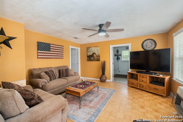 Image 10 of 41 For 12303 Pearsall Rd