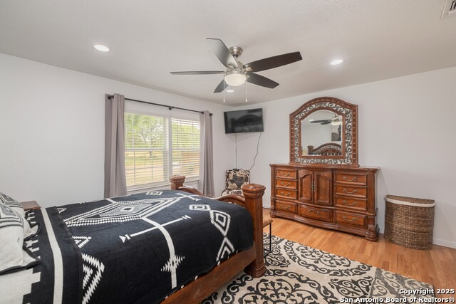 Image 15 of 41 For 12303 Pearsall Rd