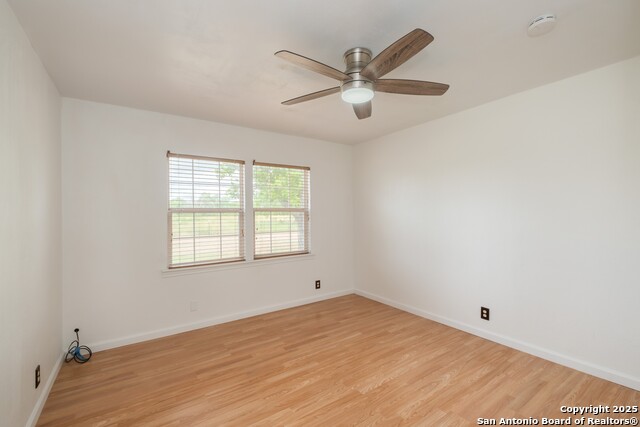 Image 22 of 41 For 12303 Pearsall Rd
