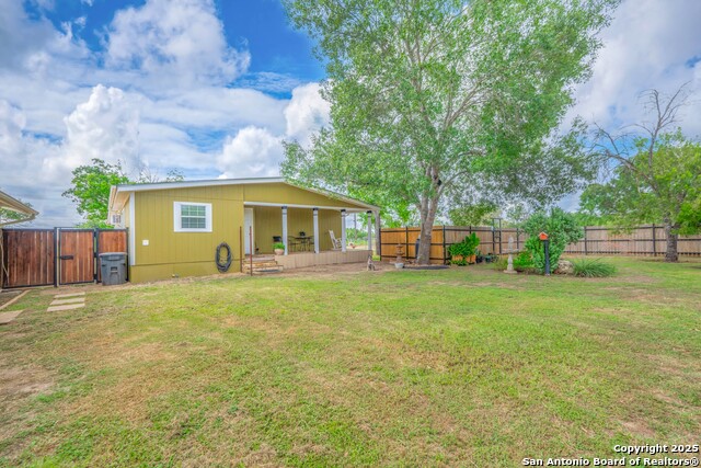 Image 27 of 41 For 12303 Pearsall Rd