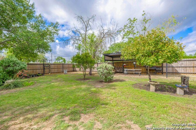 Image 28 of 41 For 12303 Pearsall Rd