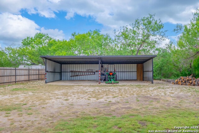 Image 32 of 41 For 12303 Pearsall Rd