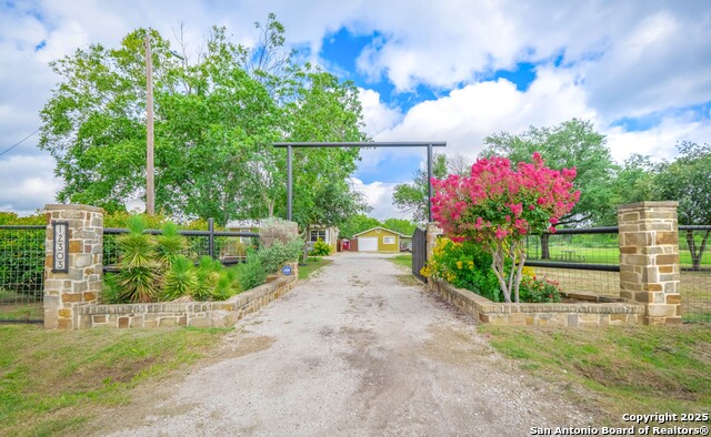 Image 38 of 41 For 12303 Pearsall Rd