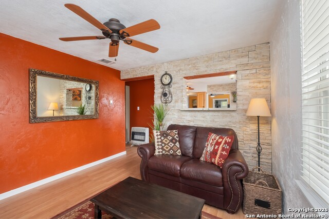 Image 4 of 41 For 12303 Pearsall Rd