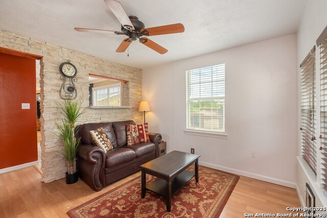 Image 5 of 41 For 12303 Pearsall Rd