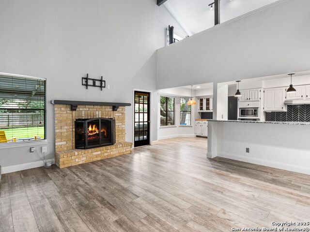 Listing photo id 9 for 4526 Honey Locust Woods