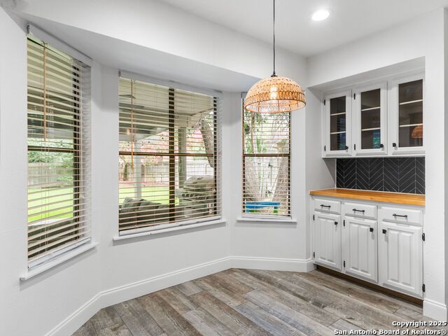 Listing photo id 10 for 4526 Honey Locust Woods