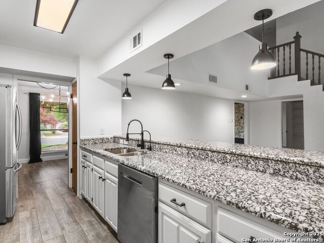 Listing photo id 13 for 4526 Honey Locust Woods